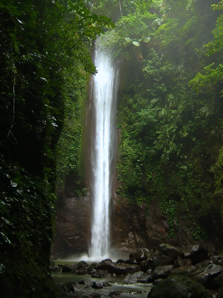 Another shot of Casaroro Falls as you first approach it, with no other people.
