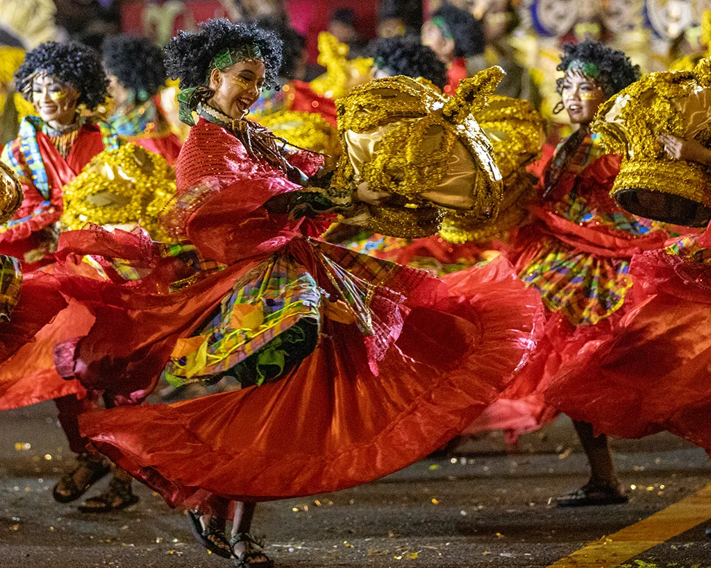 The Ati-Atihan Festival is know for it's colorful costumes and street dancing. This is clearly one of he tope 6 festivals in the Philippines.