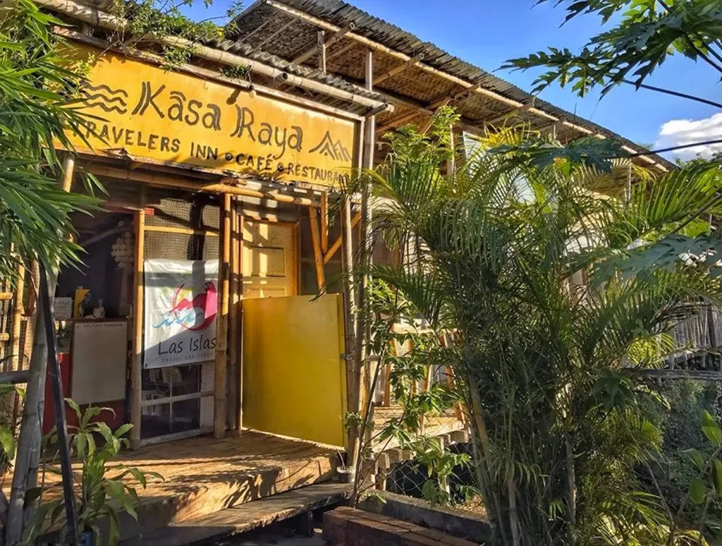A picture of the entrance to the Kasa Raya Café and Travelers Inn.