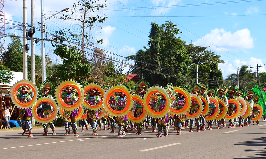 A team competition comprised of a kaleidoscope of colors and high-energy moves.